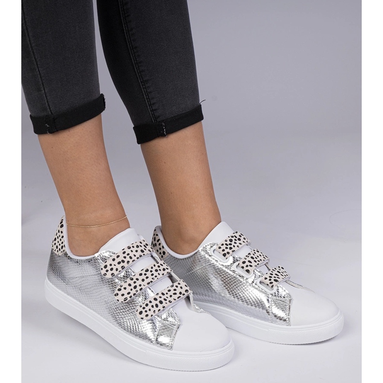 Ezüst cipők állati tépőzáras kivitelben 2