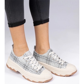 Fekete -fehér cipők egy vastag talpon 1