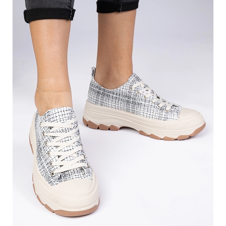 Fekete -fehér cipők egy vastag talpon 2