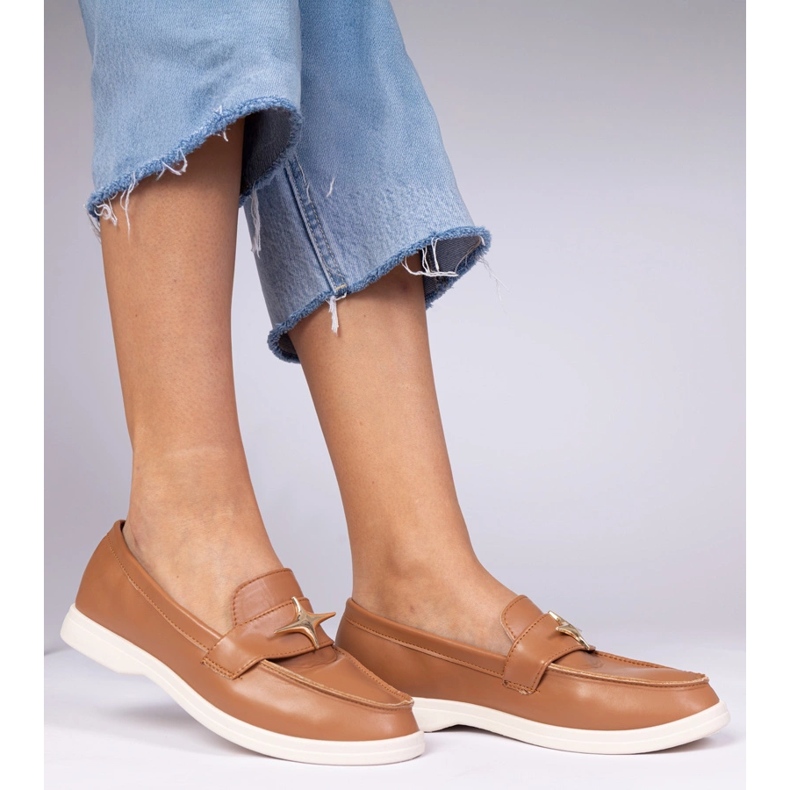 Barna női cipők arany dekorációval 1