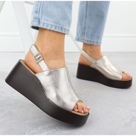 Női szandál a platformon Golden Jezzi 24130 aranysárga 2