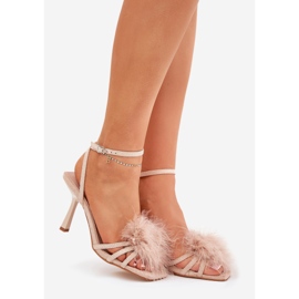 Női szandál egy toll bézs színű csapján 1 Női szandál egy toll bézs színű csapján 1