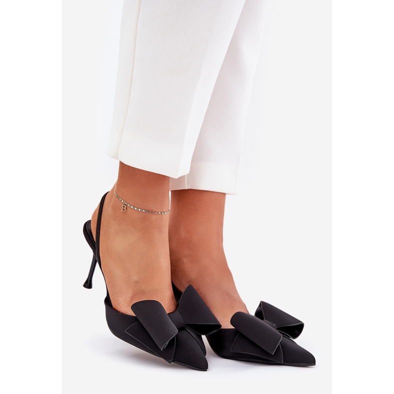 Magas sarkú cipő csupasz sarkú és fekete íj 1