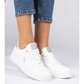 Női fehér cipők ezüst csillogással 1