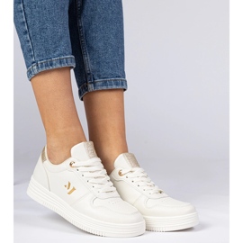 Bézs női cipők arany brokáddal 1