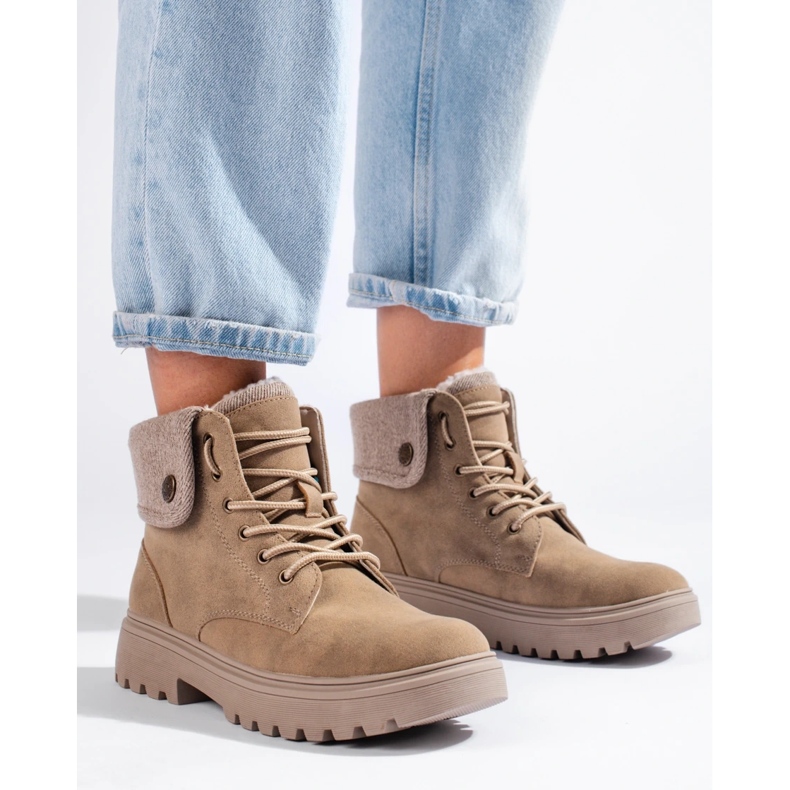 Bézs színű női csizma báránybőr béléssel 1