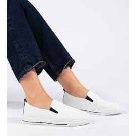 Fehér áttört női tornacipő 2