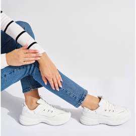 Fehér női sportcipő vastag talppal 1