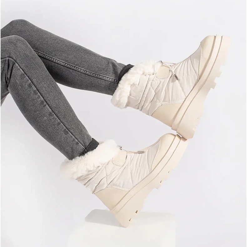 Seastar Bézs színű női hócsizma szőrmével az emelvényen 2