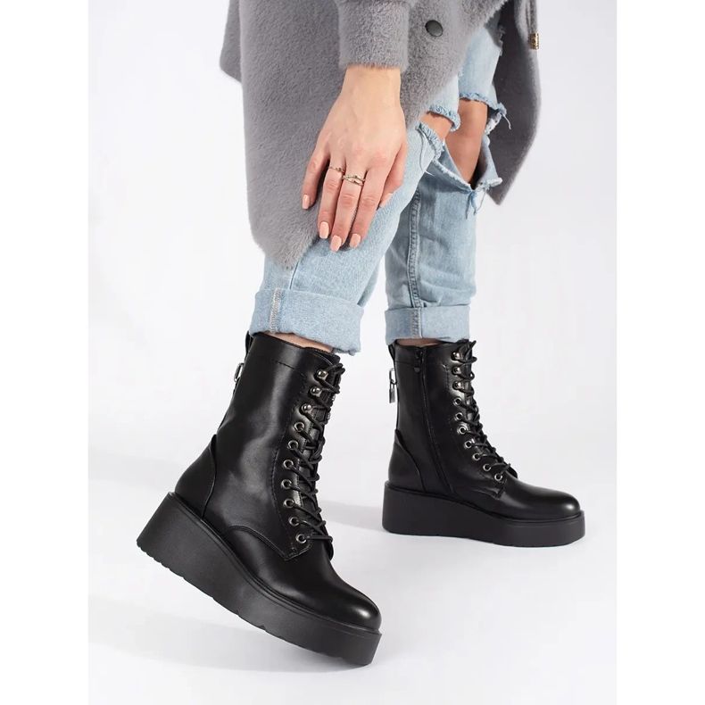 Seastar Fekete női munkáscipő vastag talppal 1