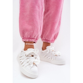 Eco bőr cipők a fehér platformon 2