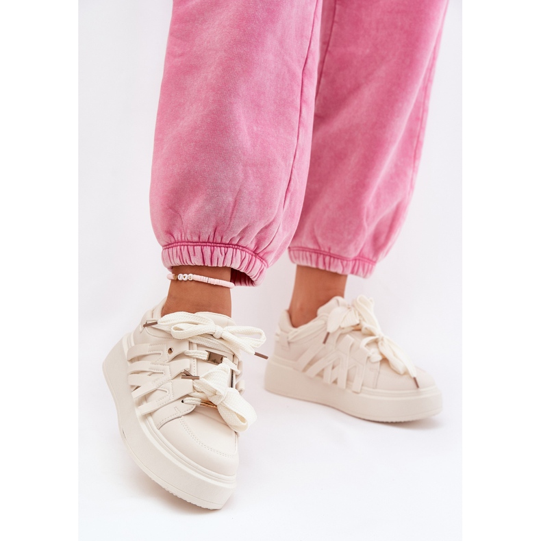 Eco bőr cipők a bézs platformon 2