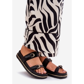 Sima női papucs a peronon csíkokkal és bilincsekkel fekete 1 Sima női papucs a peronon csíkokkal és bilincsekkel fekete 1