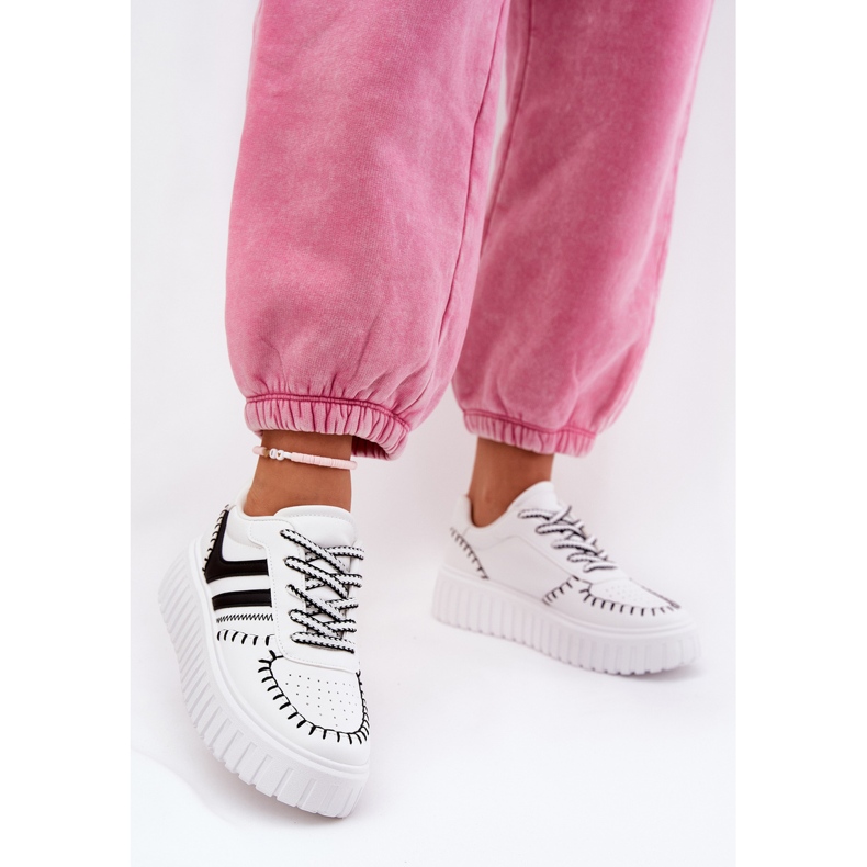 Női cipők a platformon fehér és fehér 2