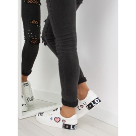 Fehér tornacipő T302 fehér felirattal 1