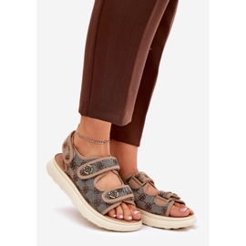 Női mintás anyagú szandál arany részletekkel khaki bézs 1