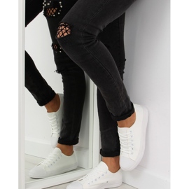 Fehér, egyszínű női tornacipő 1