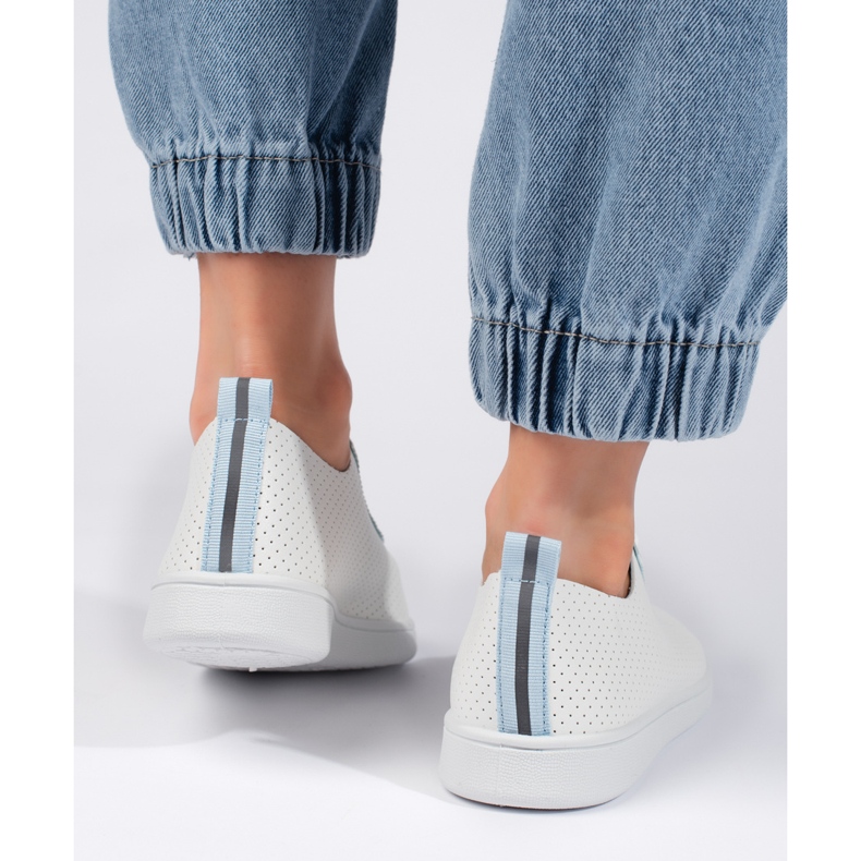 Női áttört fehér tornacipő 2