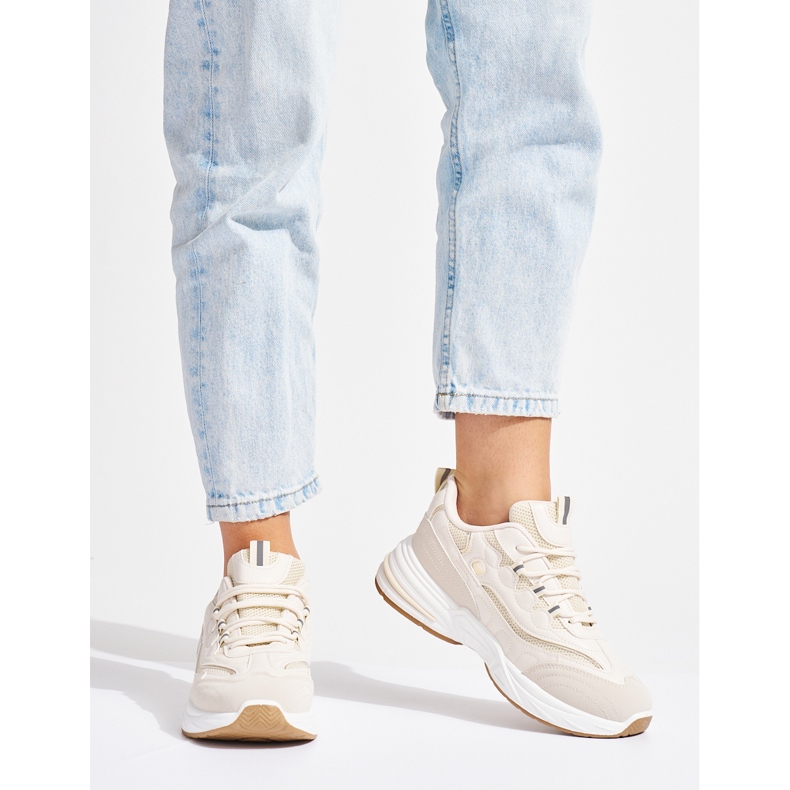 Bézs színű női sportcipő vastag talppal 1