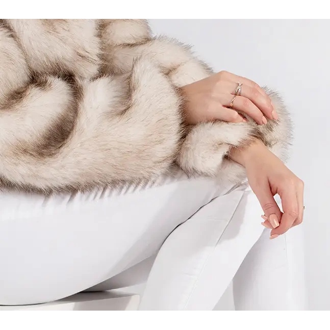 Női fehér hócsizma bundával, vastag talpon 2