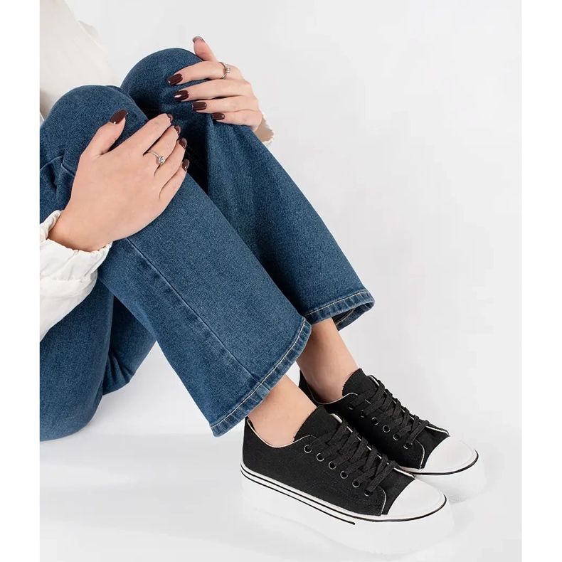 Fekete női tornacipő vastag talppal 2