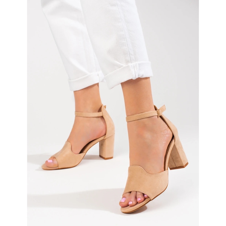 Női bézs szandál a poszton, W. Potocki 2