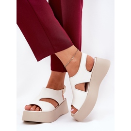 Női szandál a platformon öko fehér bőr 2