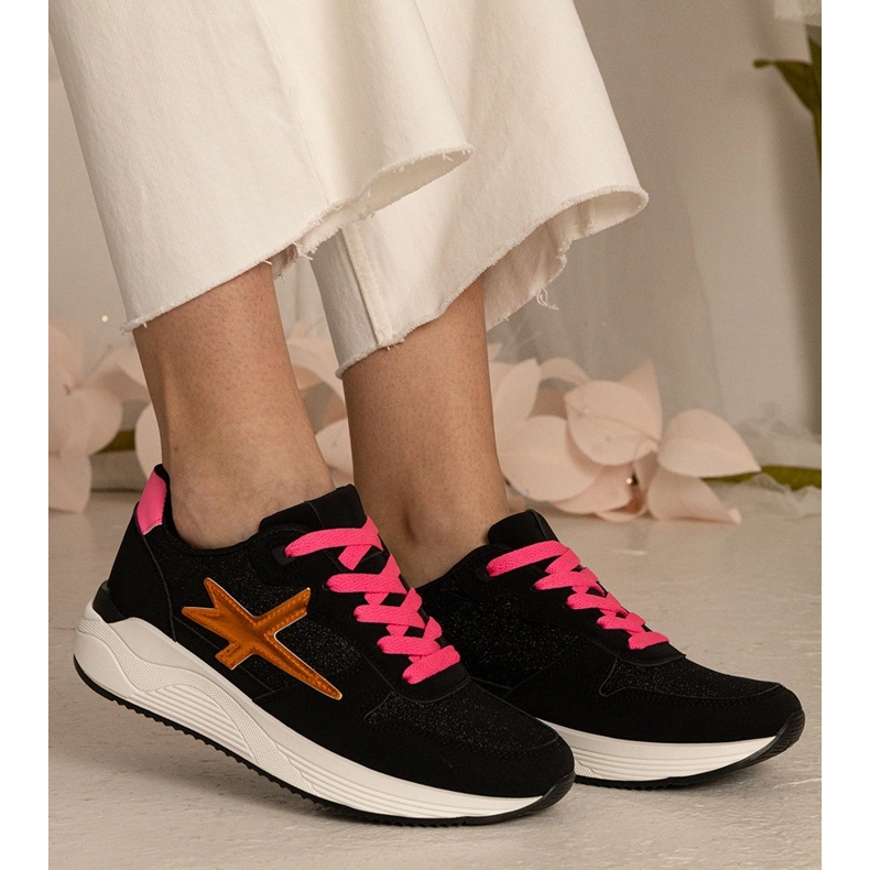 Fekete cipők női sport csillogással 2