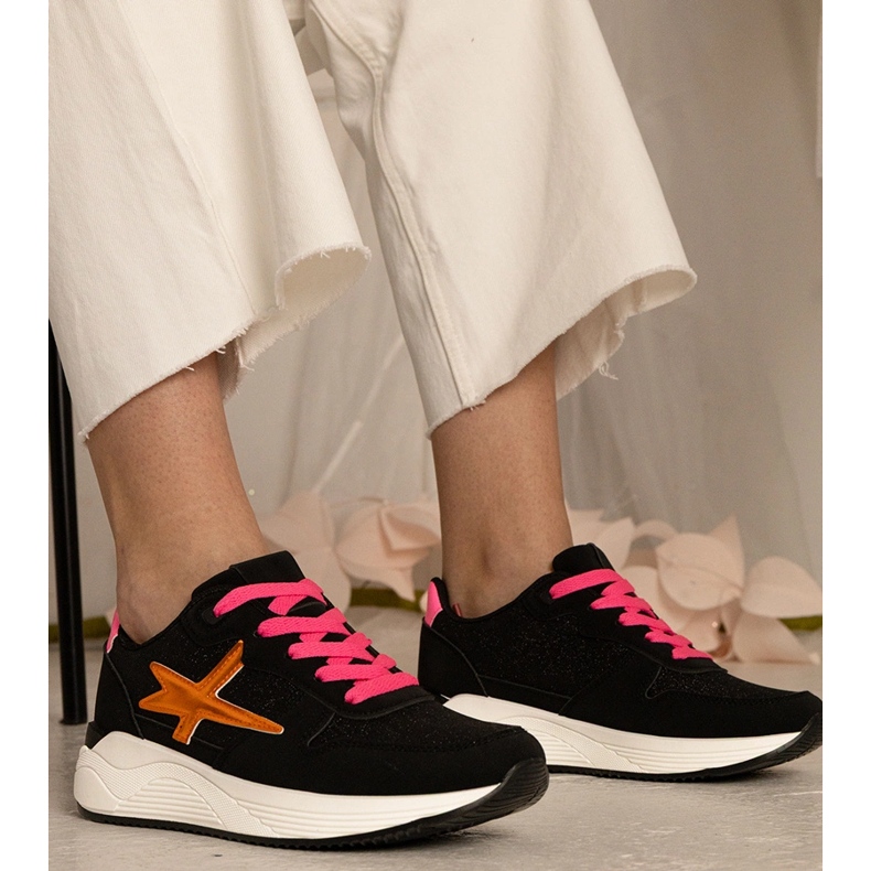 Fekete cipők női sport csillogással 1