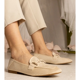 Bézs női nyitott cipők díszítéssel 1