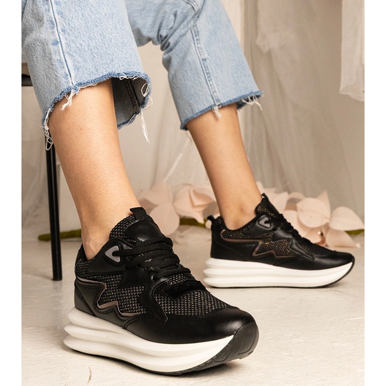 Fekete cipők holografikus elemmel 2