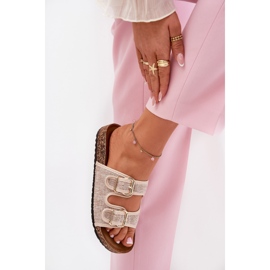 Női anyag papucs egy parafa platformon bézs csatokkal 2