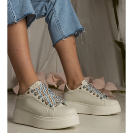 Bézs női cipők hatalmas kötéssel 1