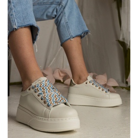 Bézs női cipők hatalmas kötéssel 2