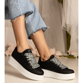 Fekete női cipők hatalmas láncmal = 2