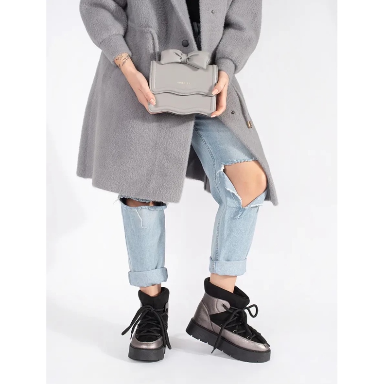 Fekete-ezüst fűzős női hócsizma vastag talppal 1