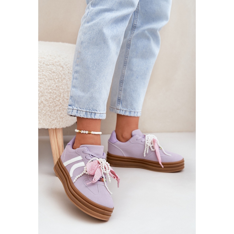 Női cipők a platformon lila dekorációkkal ibolya 2