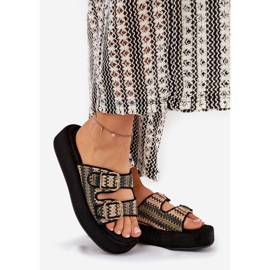 A női papucs a platformon csatokkal és fekete zsinórral 1 A női papucs a platformon csatokkal és fekete zsinórral 1