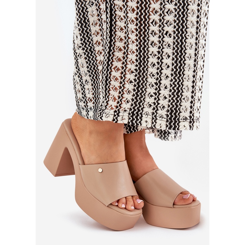 Női öko bőr papucs a poszton és a khaki platformon bézs 1