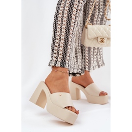 Női öko bőr papucs az oszlopon és a könnyű koldusplatformon bézs 2