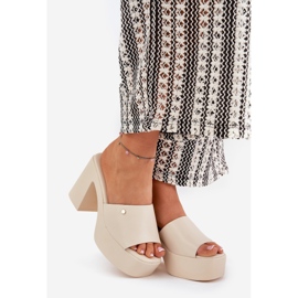 Női öko bőr papucs az oszlopon és a könnyű koldusplatformon bézs 1