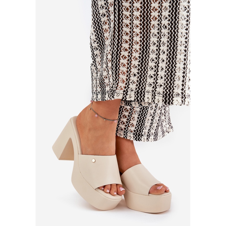 Női öko bőr papucs az oszlopon és a könnyű koldusplatformon bézs 1