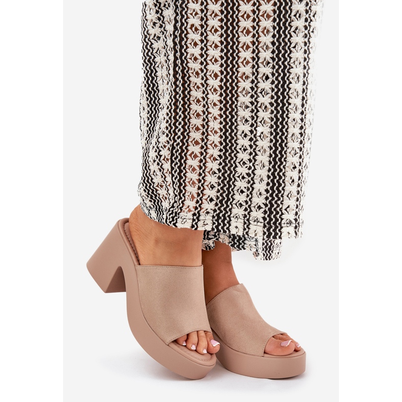 Női papucs a khaki poszton és a platformon bézs 1