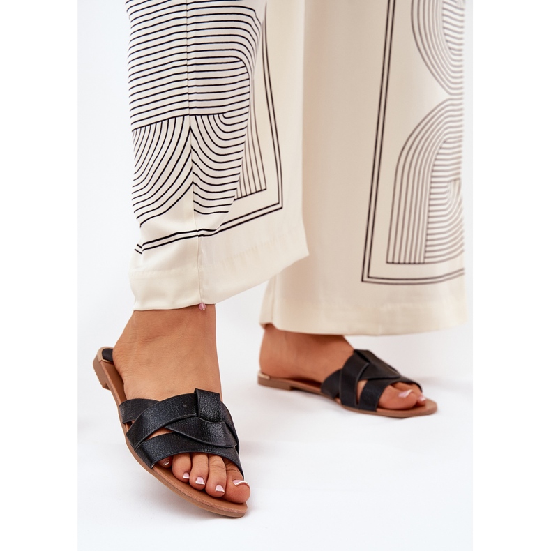 Lapos női papucs fekete csíkokkal 2