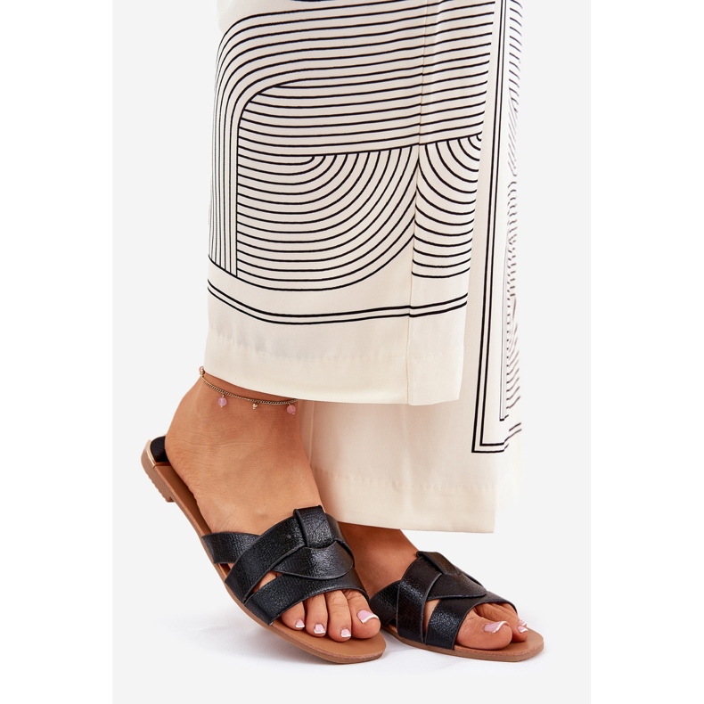 Lapos női papucs fekete csíkokkal 1