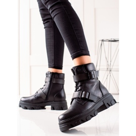 Fekete csatos munkások 1