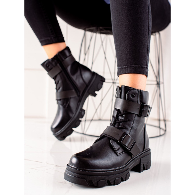 Fekete csatos munkások 2