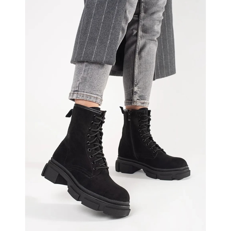 Fekete velúr csapdázók 2