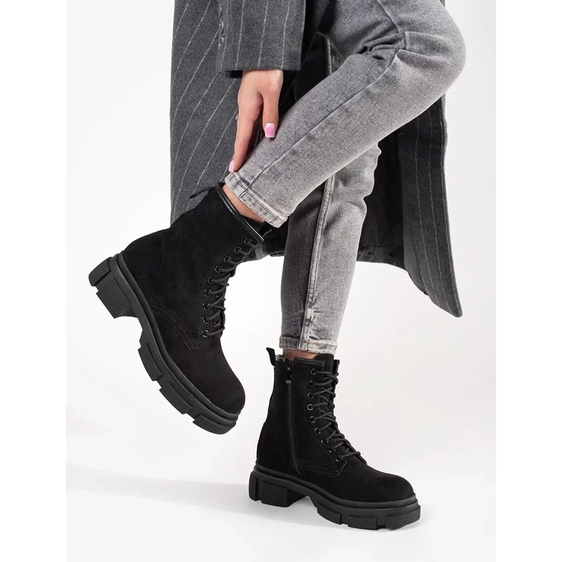 Fekete velúr csapdázók 1