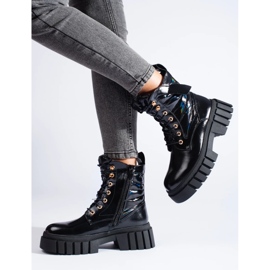 Fekete női munkáscipő vastag talppal 1